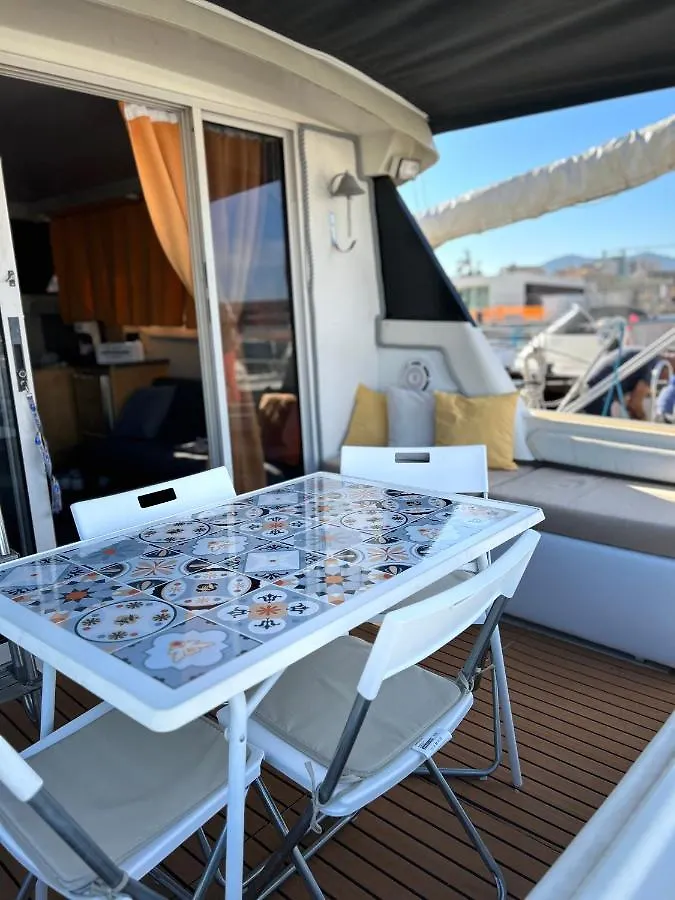 Hotel Giorgia House Boat Palermo Hotel na wodzie